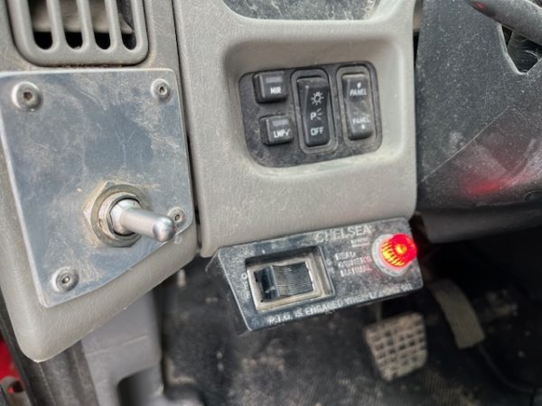 International 4400 Grain Truck - Image 2