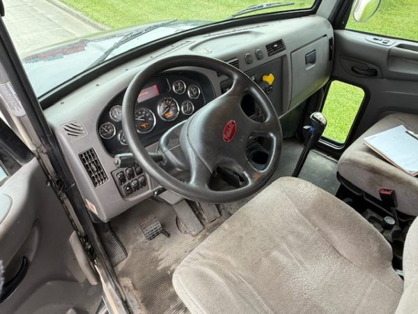 2018 Peterbilt 348 Flatbed Tandem - Image 10