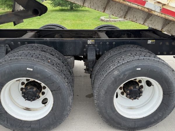 2018 Peterbilt 348 Flatbed Tandem - Image 5