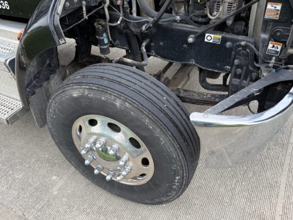 2018 Peterbilt 348 Flatbed Tandem - Image 3