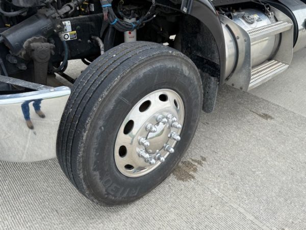 2018 Peterbilt 348 Flatbed Tandem - Image 4