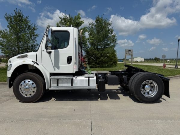 2018 Freightliner M2 - Image 15