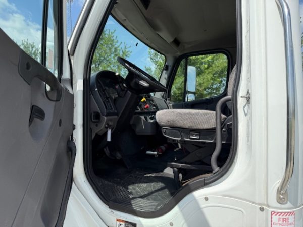 2018 Freightliner M2 - Image 6