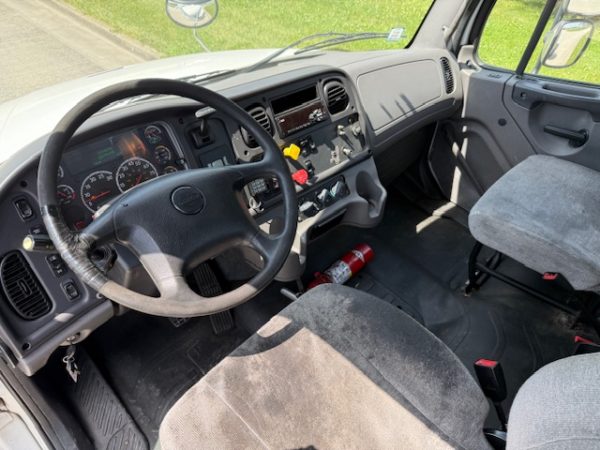 2018 Freightliner M2 - Image 5
