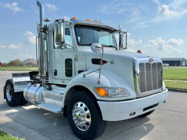 2017 Peterbilt 337 - Image 21
