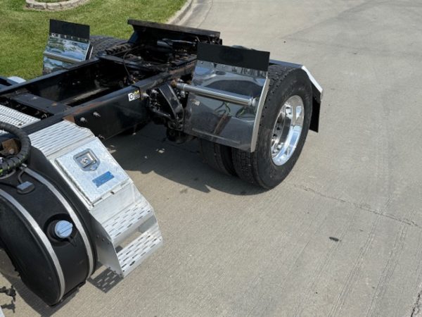 2017 Peterbilt 337 - Image 20