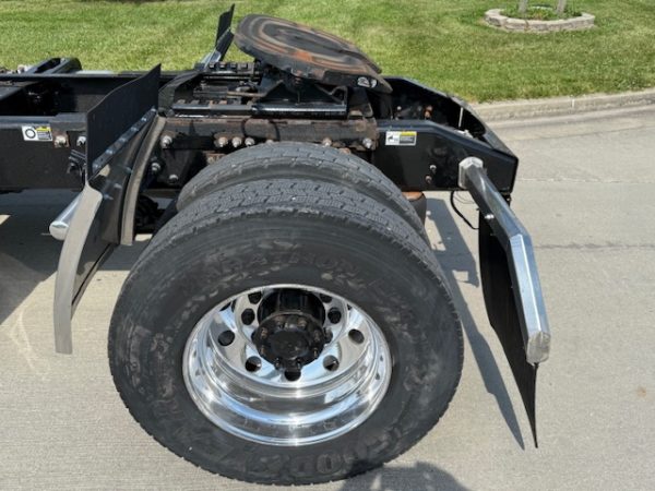 2017 Peterbilt 337 - Image 14