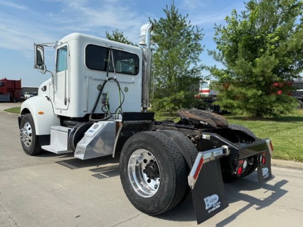 2017 Peterbilt 337 - Image 15