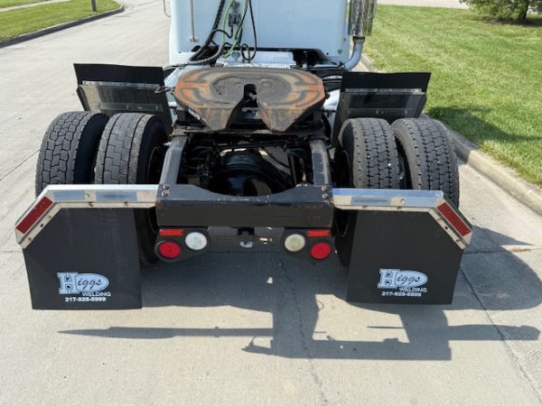 2017 Peterbilt 337 - Image 13