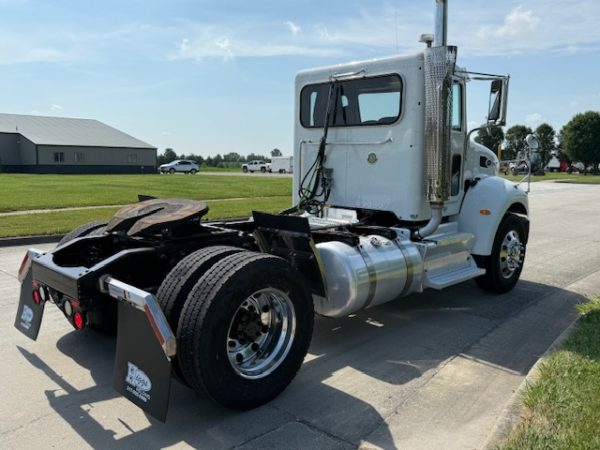 2017 Peterbilt 337 - Image 12