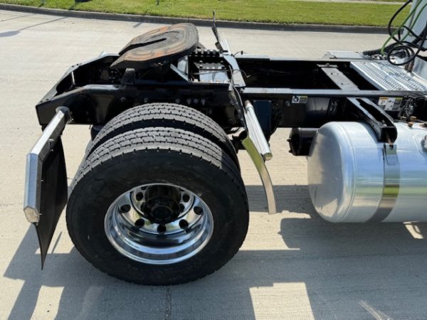2017 Peterbilt 337 - Image 11
