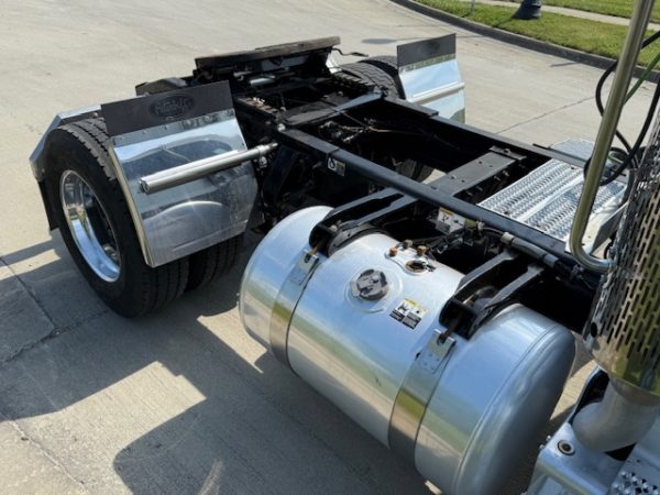 2017 Peterbilt 337 - Image 10