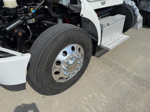2017 Peterbilt 337 - Image 9