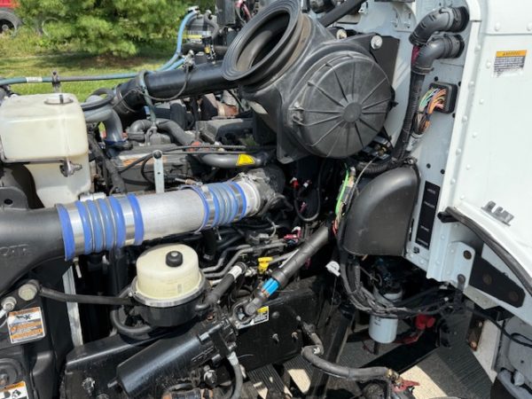 2017 Peterbilt 337 - Image 8