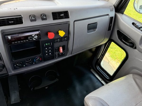 2017 Peterbilt 337 - Image 3