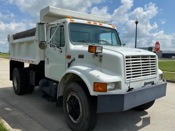 1997 International 4900 Dump Truck - Image 10