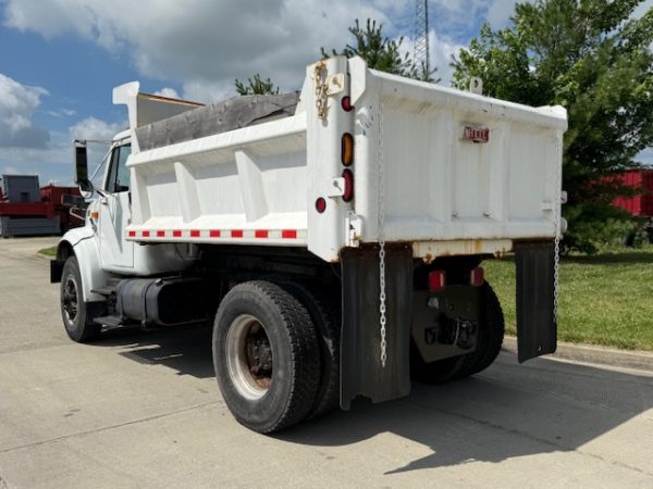1997 International 4900 Dump Truck - Image 8