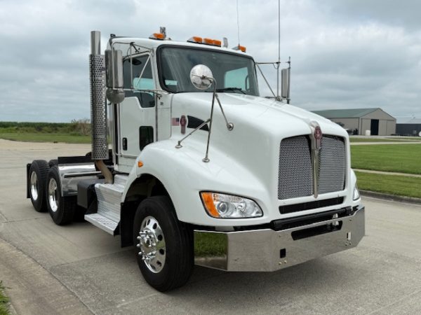 2016 Kenworth T440 - Image 13