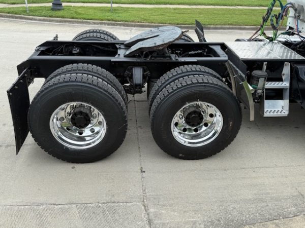 2016 Kenworth T440 - Image 12