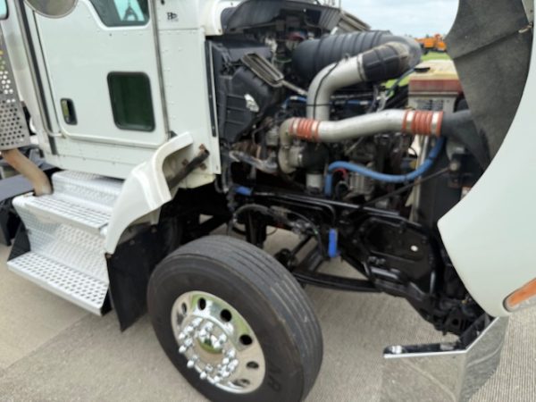 2016 Kenworth T440 - Image 4