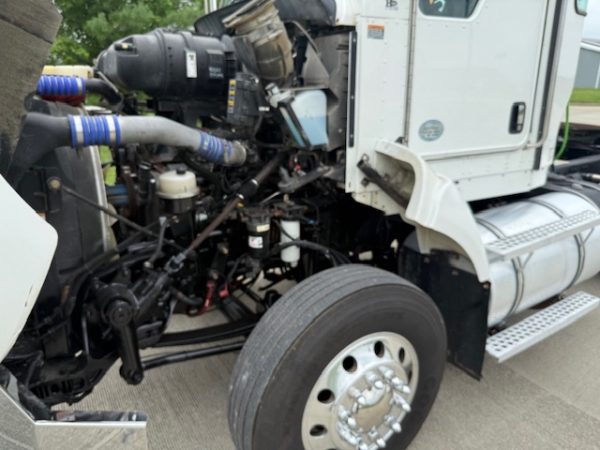 2016 Kenworth T440 - Image 3