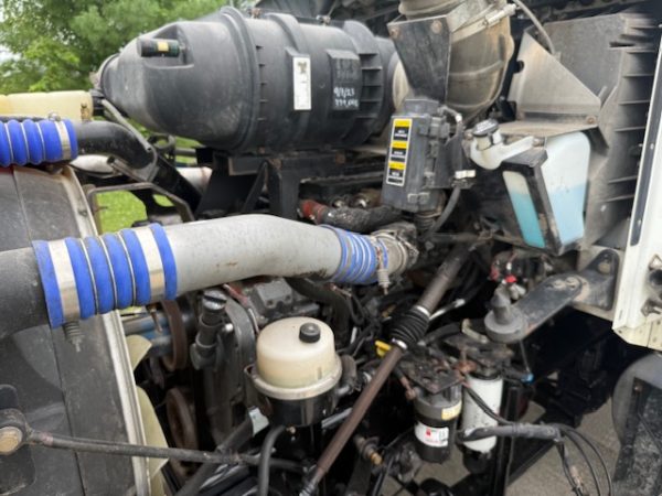 2016 Kenworth T440 - Image 2