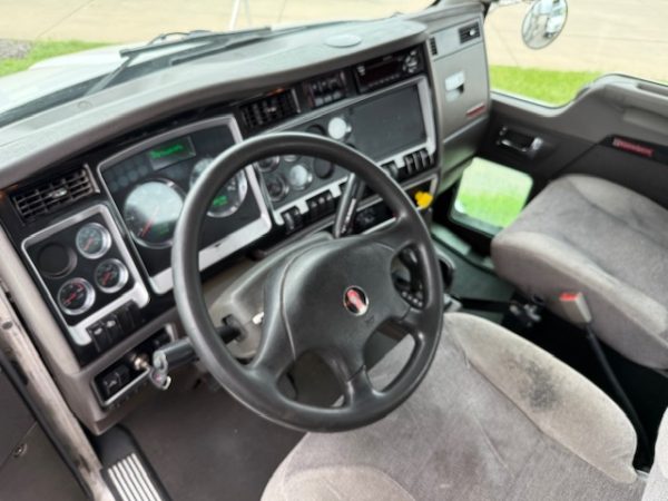 2016 Kenworth T440 - Image 17