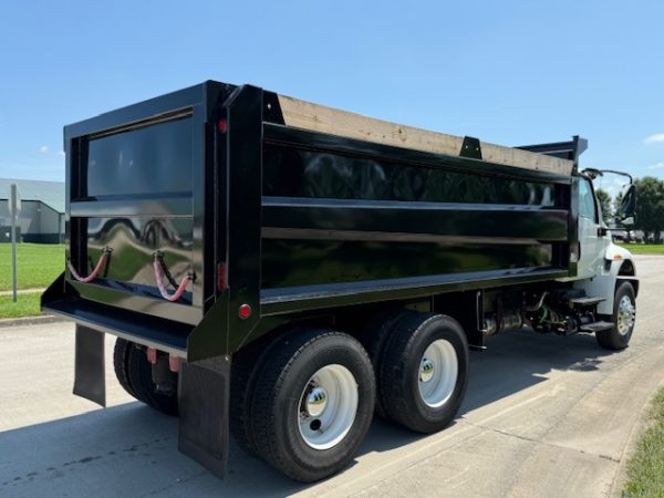 2020 International MV Dump Truck - Image 16
