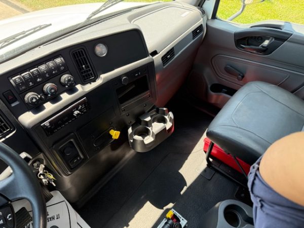 2020 International MV Dump Truck - Image 10