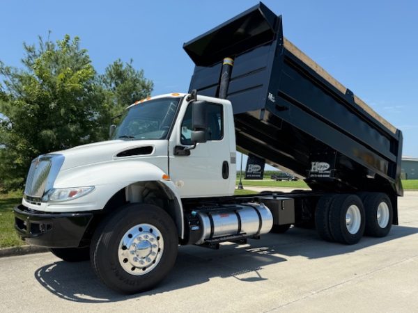 2020 International MV Dump Truck - Image 6