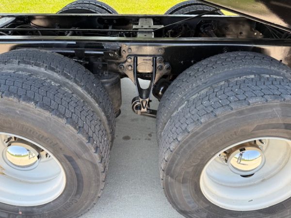 2020 International MV Dump Truck - Image 5