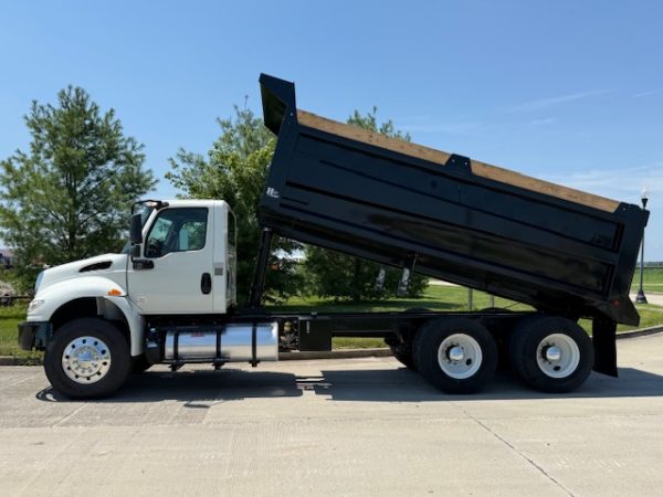 2020 International MV Dump Truck - Image 2