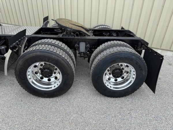 2014 Kenworth T440 - Image 13