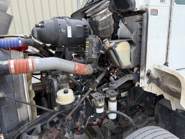 2014 Kenworth T440 - Image 6