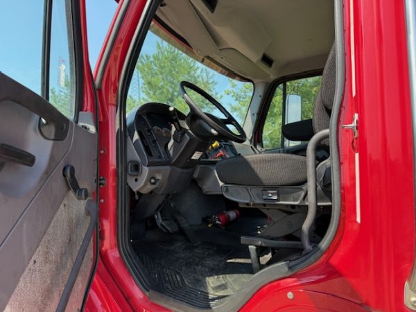 2016 Freightliner M2 - Image 2