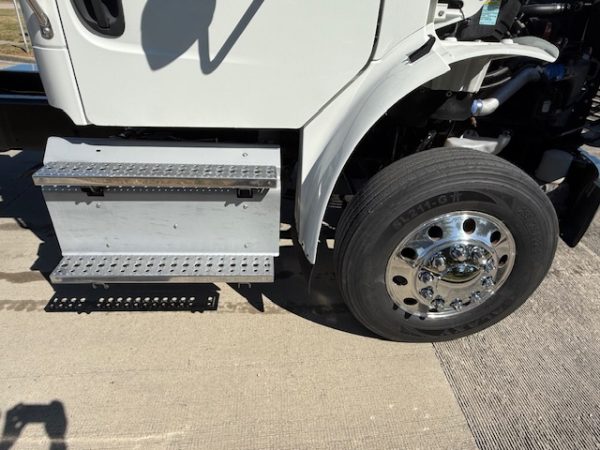 2016 Freightliner M2 Grain Truck - Image 11