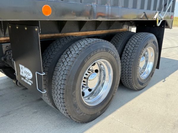 2018 International 4400 Grain Truck - Image 20