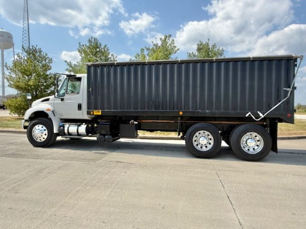 2018 International 4400 Grain Truck - Image 21