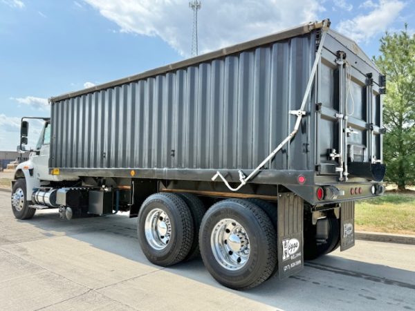 2018 International 4400 Grain Truck - Image 19