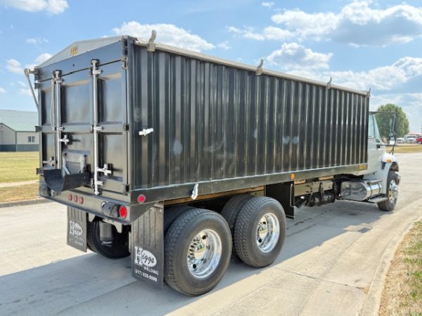 2018 International 4400 Grain Truck - Image 17