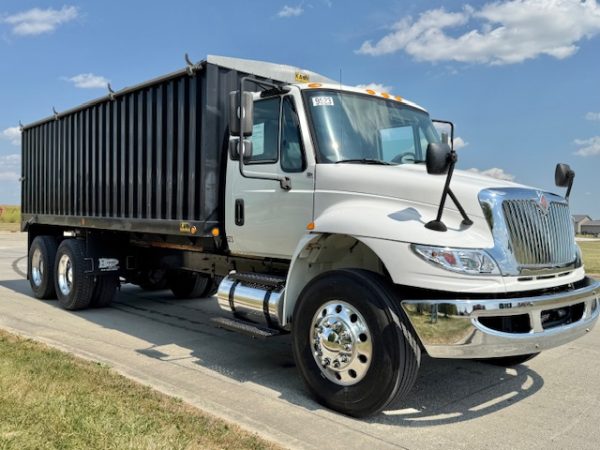 2018 International 4400 Grain Truck - Image 16