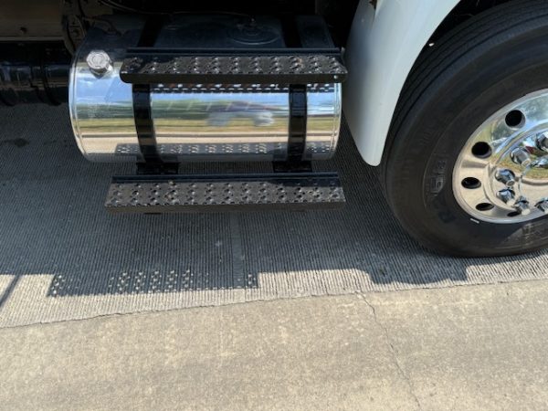 2018 International 4400 Grain Truck - Image 15