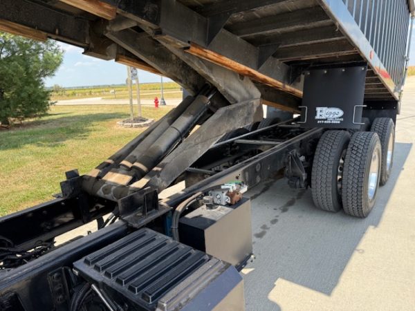 2018 International 4400 Grain Truck - Image 7