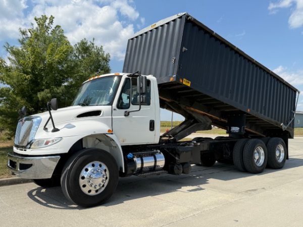 2018 International 4400 Grain Truck - Image 5
