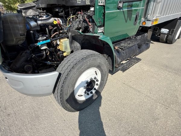 04 International 4400 Automatic Grain Truck - Image 15