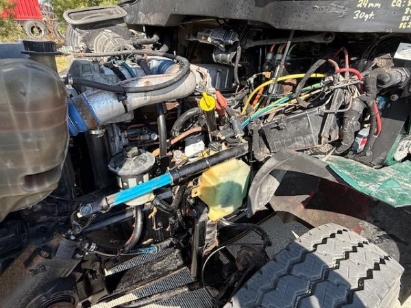 04 International 4400 Automatic Grain Truck - Image 14
