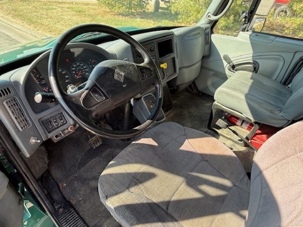 04 International 4400 Automatic Grain Truck - Image 11