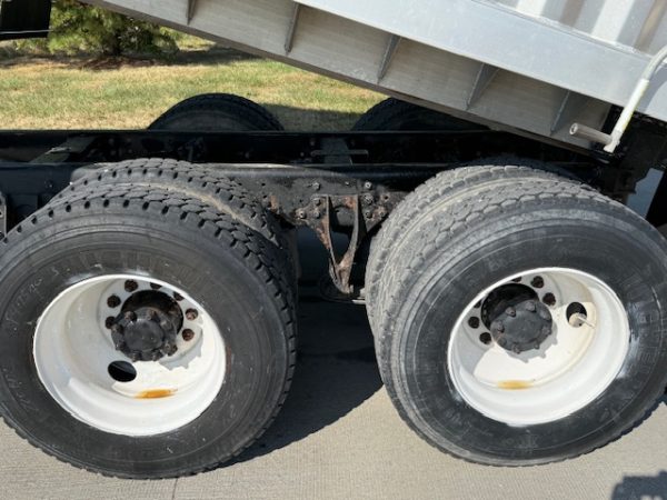04 International 4400 Automatic Grain Truck - Image 8