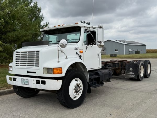1993 International 4900 Cab & Chassis