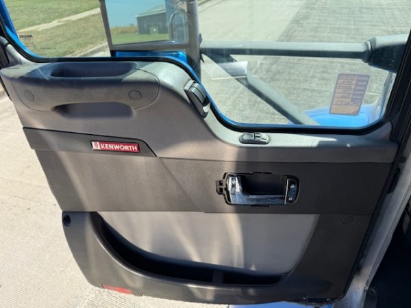 2016 Kenworth T370 - Image 3